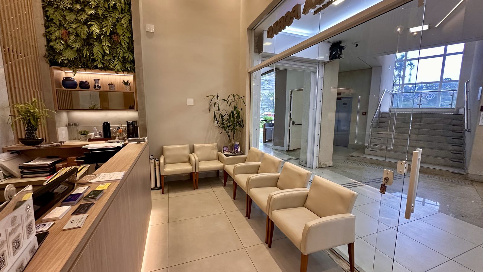 Sala de espera da Clínica Porto Medical Hub