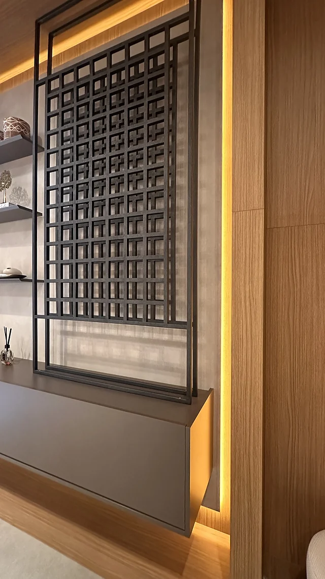 Detalhe de acabamento de marcenaria no showroom